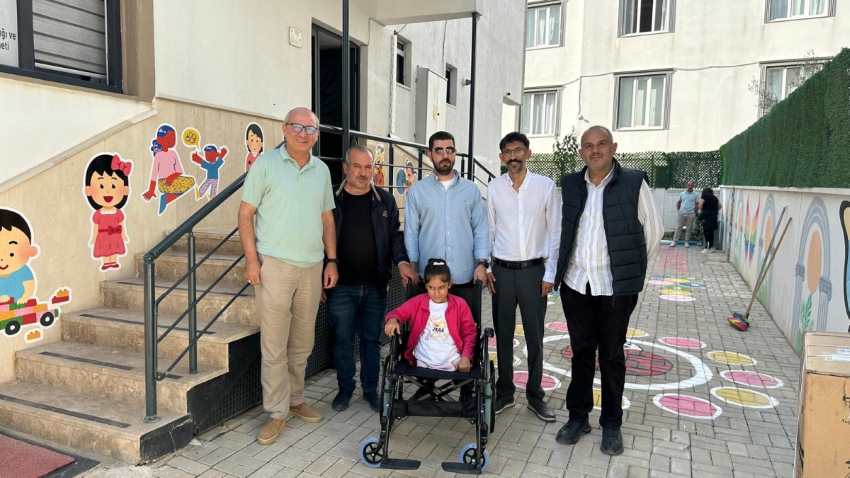 Depremin İzleriyle Hayata Tutunuyorlar