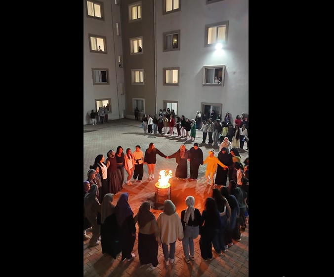 Adıyaman Kız Yurdunda Ateş Başında Halay